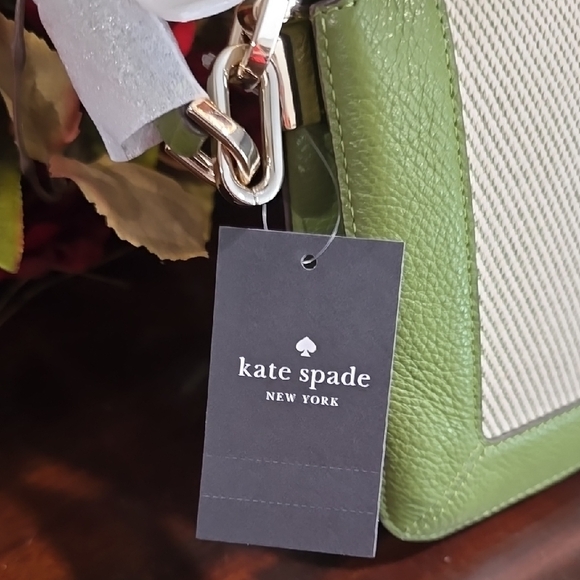 Kate Spade Elegant Green and Cream Crossbody Bag - Picture 3 of 9